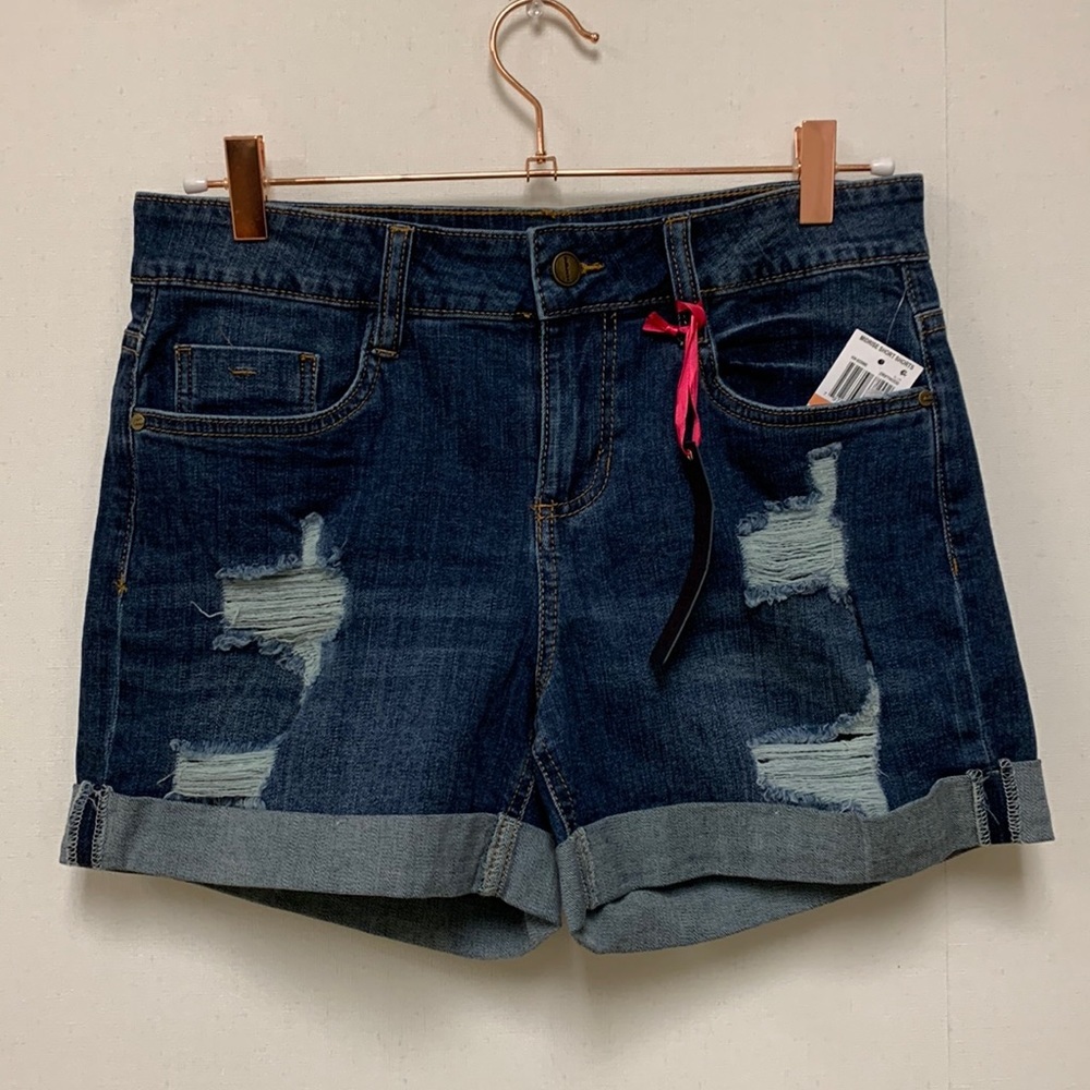 Dollhouse Distressed Mid-Rise Short Shorts • Denim • Sz 7 • NWT!